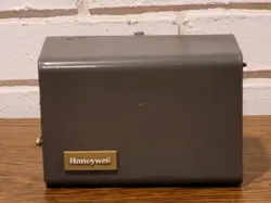 OEM HONEYWELL TRIPLE AQUASTAT RELAY LINE VOLT BURNER CONTROL L8124A PARTS ONLY