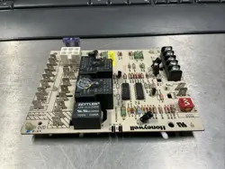 HONEYWELL FURNACE CONTROL BOARD PART # ST9120C 4057