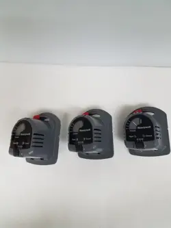 LOT OF 3 HONEYWELL M847D ZONE VALVE ACTUATOR (PARTS ONLY)