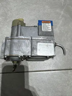 FURNACE GAS VALVE HONEYWELL VR800A 1285