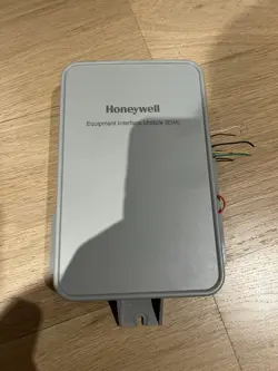 HONEYWELL THM5421R02 EQUIPMENT INTERFACE MODULE THM5421R1021
