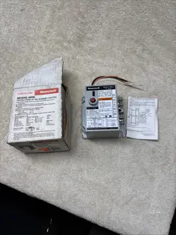 HONEYWELL R8184G4009 INTERNATIONAL OIL BURNER CONTROL TESTED