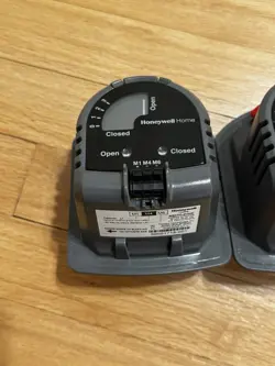TWO HONEYWELL HOME M847D- ZONE DAMPERS ACTUATOR