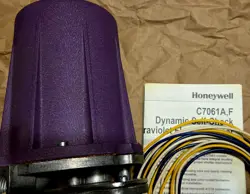 NEW HONEYWELL C7061A,F 1012 DYNBAMIC SELF CHECK UV DETECTION FLAME DETECTOR