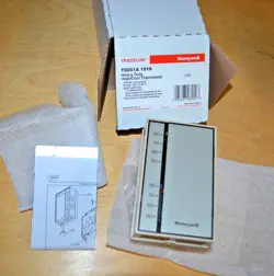 HONEYWELL T6051A-1016 THERMOSTAT HOT/COOL 50F TO 80F HEAVY DUTY TRADELINE ~ (Z)