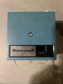 HONEYWELL R7795C1007 BURNER CONTROL