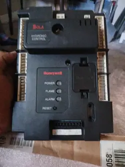 R7910B1015 HYDRONIC