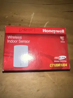 NEW HONEYWELL C7189R1004 WIRELESS INDOOR AIR SENSOR RED LINK