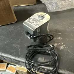 HONEYWELL V4046C 1021 PILOT GAS  VALVE 120V 60HZ 10 PSI