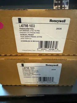 HONEYWELL L4079B1033 PRESSURETROL BRAND NEW