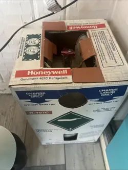 NEW AND IN BOX SEALED 25LB JUG OF R-407C