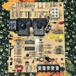 HONEYWELL ST9120C4040 FURNACE CONTROL BOARD HQ1011179HW USED