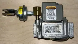 LENNOX GAS VALVE VR8205S2254 100365-02 HONEYWELL FOR **LIQUID PROPANE ONLY**