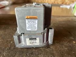FURNACE GAS VALVE SV9520H8042 HONEYWELL (28M95)