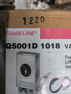 VALVE BRACKET