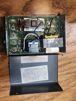 RESIDEO L8148J1009, 180-240 DEGREES F RANGE AQUASTAT RELAY