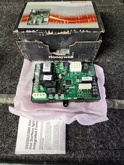 HONEYWELL S9200U1000 UNIVERSAL IGNITION INTEGRATED FURNACE CONTROL CIRCUIT BOARD
