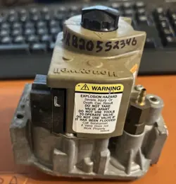 HONEYWELL VR8205S2346 FURNACE GAS VALVE (RA)