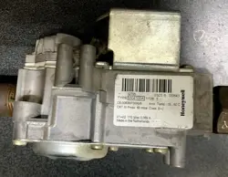 HONEYWELL GAS VALVE - VK4105A 1126
