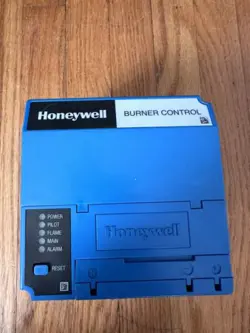 HONEYWELL RM7897C1000 PRIMARY BURNER  CONTROL WITH AMPLIFIER