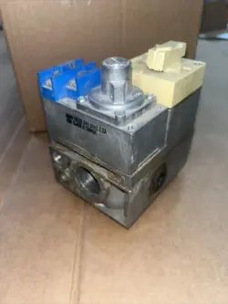 HONEYWELL V800A1070 STANDARD PILOT COMBINATION GAS VALVE CONTROL