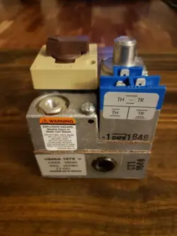 HONEYWELL V800A1070 STANDARD PILOT COMBINATION GAS VALVE CONTROL