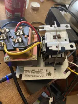 HONEYWELL COMBINATION TRANSFORMER AND  RELAY R8285D1000 (NEW) OPEN BOX