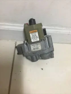 HONEYWELL VR8300C4050 GAS VALVE ( NATURAL GAS )