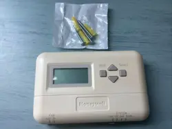 HONEYWELL T8011R1006 LOW VOLTAGE THERMOSTAT 2 HEAT STAGES 1 COOL STAGE  USED.