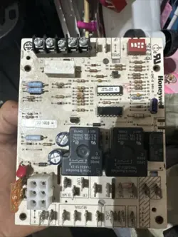 HONEYWELL ST9120U1003 FURNACE CONTROL CIRCUIT BOARD
