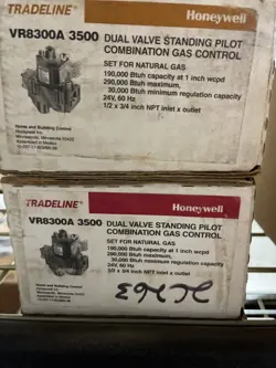 NEW HONEYWELL VR8300A3500 NATURAL GAS VALVE