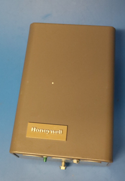HONEYWELL L8124 E 1065 AQUASTAT RELAY L8124E1065