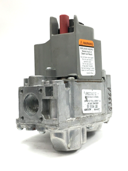 HONEYWELL VR8200A2132 DUAL VALVE STANDING PILOT GAS VALVE IN/OUT 1/2 USED #G396A