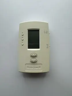 HONEYWELL PRO 2000 PROGRAMMABLE 1H/1C THERMOSTAT TH2110DV1008