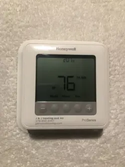 HONEYWELL TH6220U2000 T6 PRO-SERIES PROGRAMABLE BACKLIT THERMOSTAT