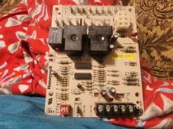 HONEYWELL ST9120C 4040 FURNACE CONTROL BOARD 1011179