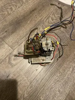 R8222U