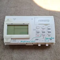 RITETEMP 8050C THERMOSTAT HEAT/COOL ONE OR TWO STAGE NO COVER OR MOUNTING BRAKET
