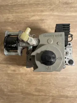 HONEYWELL 56M4001 / VR8205Q2787 FURNACE GAS VALVE