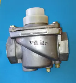 NEW HONEYWELL V5055 V5055B V5055B 1010 GAS VALVE 1-1/4