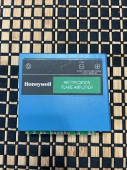 HONEYWELL 7800 SERIES- R7847-A-1033 - RECTIFICATION FLAME AMPLIFIER