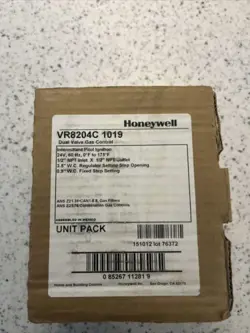 HONEYWELL MODEL VR8204C1019 24V INTERMITTENT PILOT GAS VALVE BRAND NEW