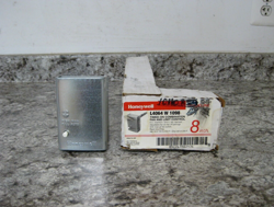 NEW HONEYWELL L4064W1098 8