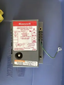 USED HONEYWELL S86H  SPARK IGNITION MODULE INTERMITTENT PILOT 100% SHUTOFF 24V