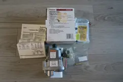 HONEYWELL VR8300A3500 DUAL VALVE STANDING PILOT COMBINATION GAS VALVE