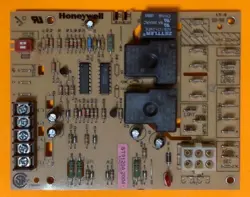 HONEYWELL ST9120A2004 CONTROL BOARD - NEW, OLD STOCK!