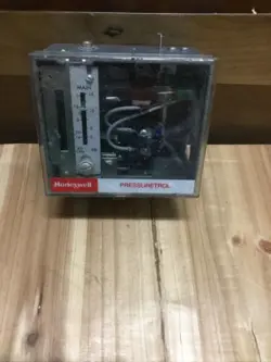 HONEYWELL L404C 1147 PRESSURETROL MANUAL RESET