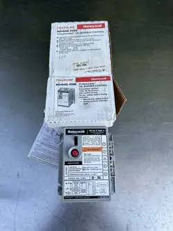 NEW HONEYWELL R8184G4066 PROTECTORRELAY OIL BURNER CONTROL