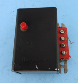 VINTAGE WORKING HONEYWELL R8184G 1088 PRIMARY CONTROL FOR OIL BURNER R8184G1088