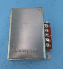 HONEYWELL R8405A1001 120 VOLT CONTROL CENTER FAN RELAY R8405A 1001